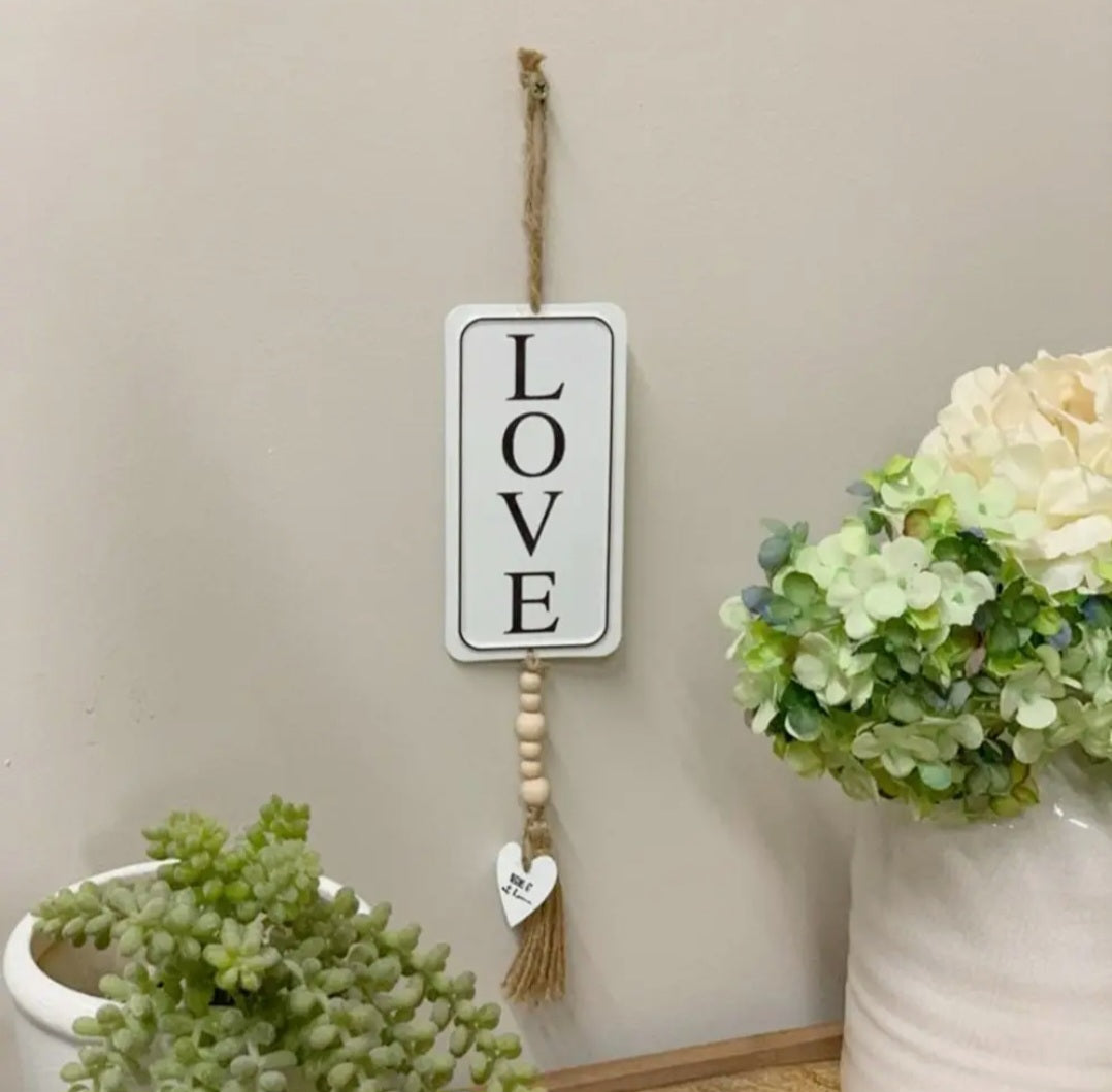 Farmhouse Love Sign